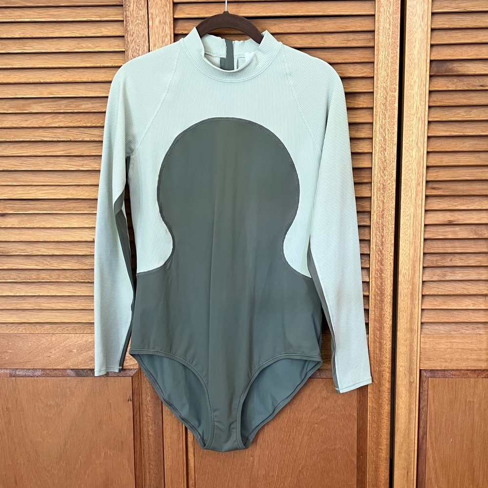 NWOT Wade the Waters Lululemon One Piece Swimsuit - Size 12